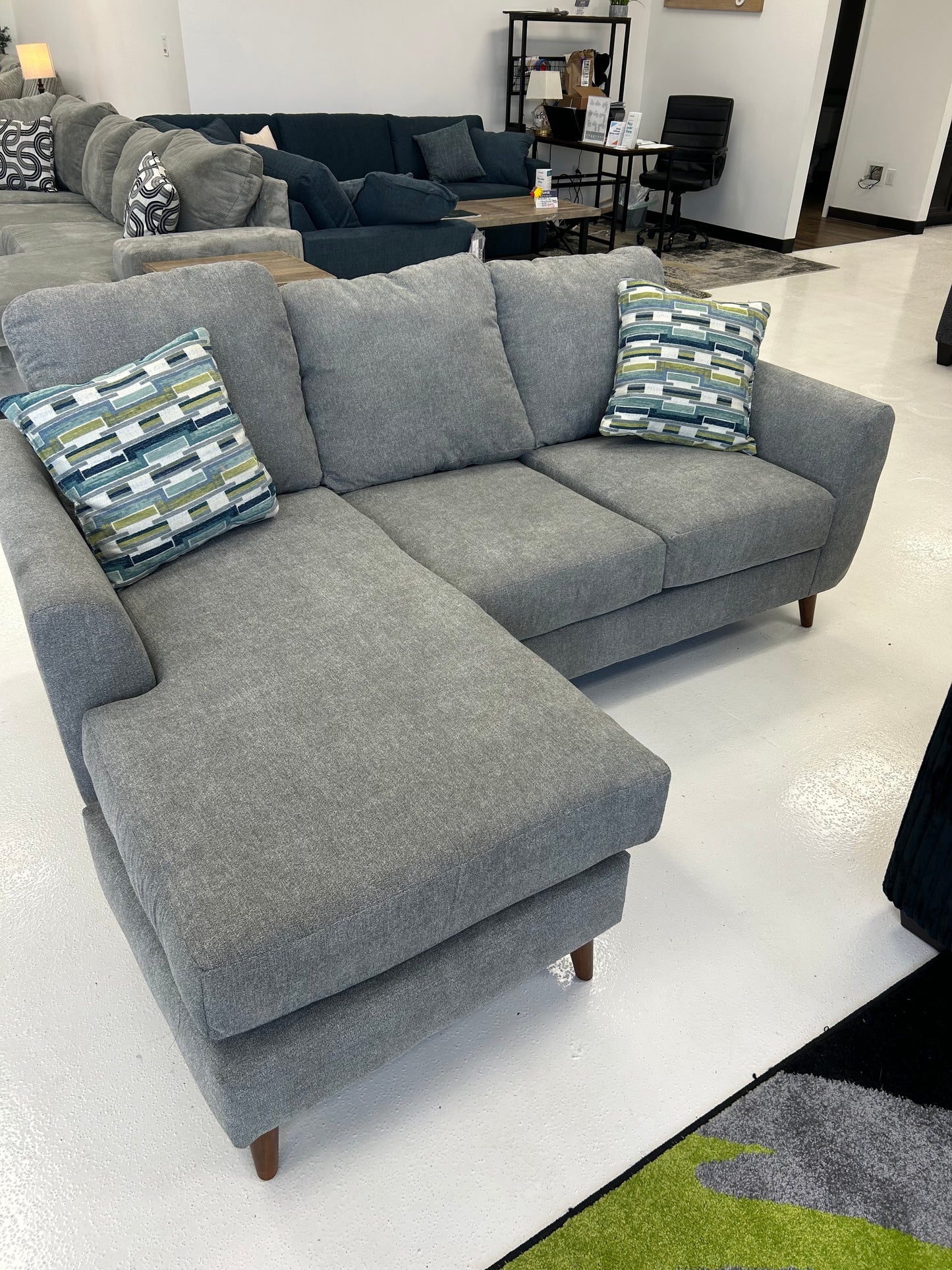 Venus 2PC Chofa W/ Reversible Chaise