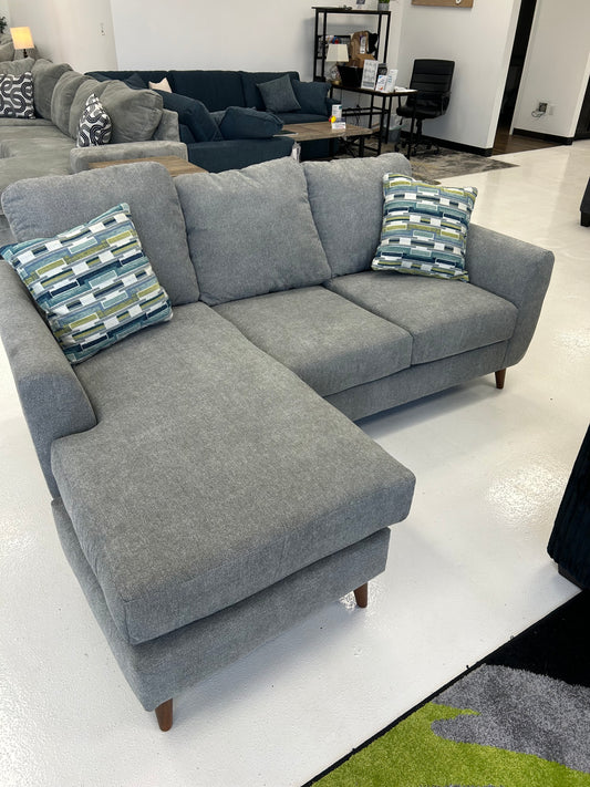 Venus 2PC Chofa W/ Reversible Chaise